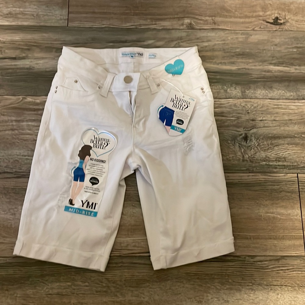 YMI Mid-Rise Shorts NWT Wanna Betta Butt Lift Feature